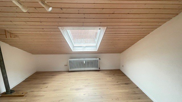 Modernes Wohnen über den Dächern. Stilvoll renovierte Dachgeschosswohnung