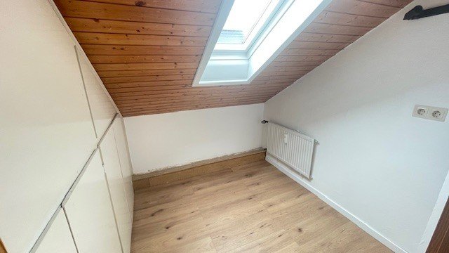 Modernes Wohnen über den Dächern. Stilvoll renovierte Dachgeschosswohnung